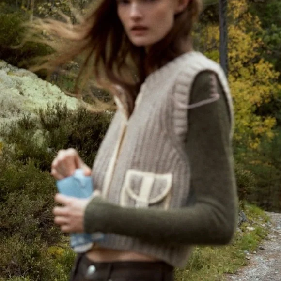 Zara Chunky Knit Round Neck Utility Pocket
Beige Marl Gray Sweater Vest Size S - Picture 6 of 15